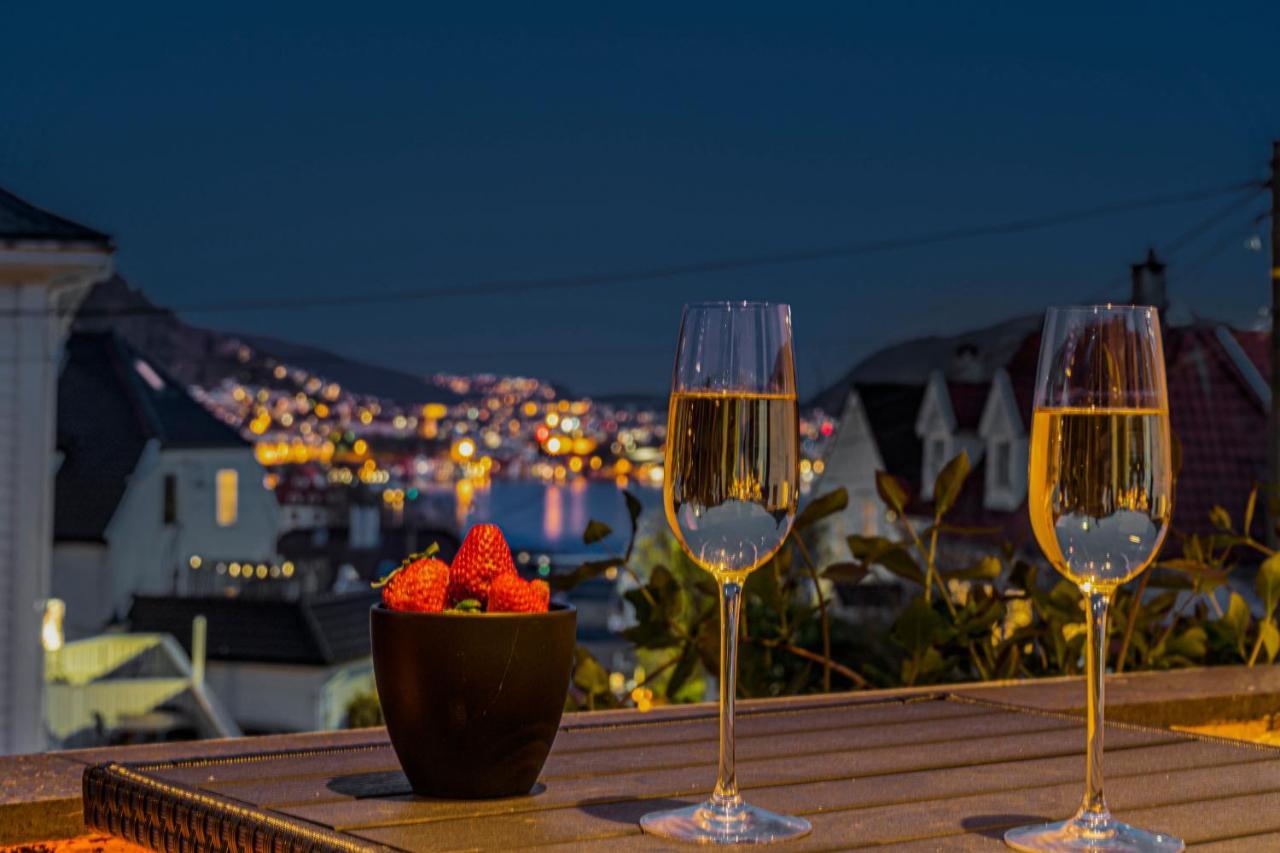 Big W/ A View And Parking Apartment