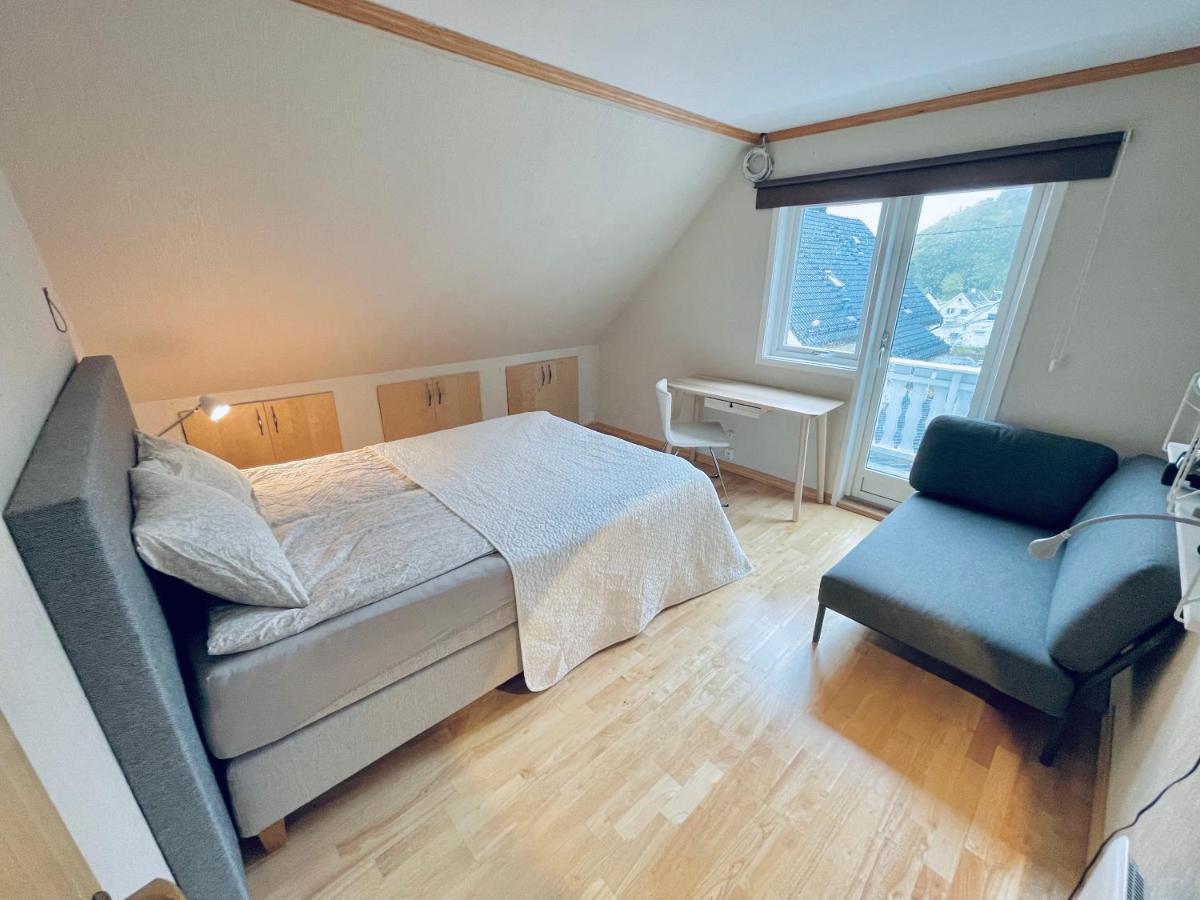 Apartment Feels Like -free Parking -attractive Location *