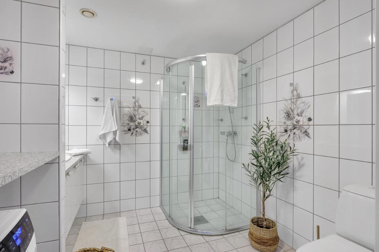 Apartment Sea-kissed Elegance: Your City Retreat