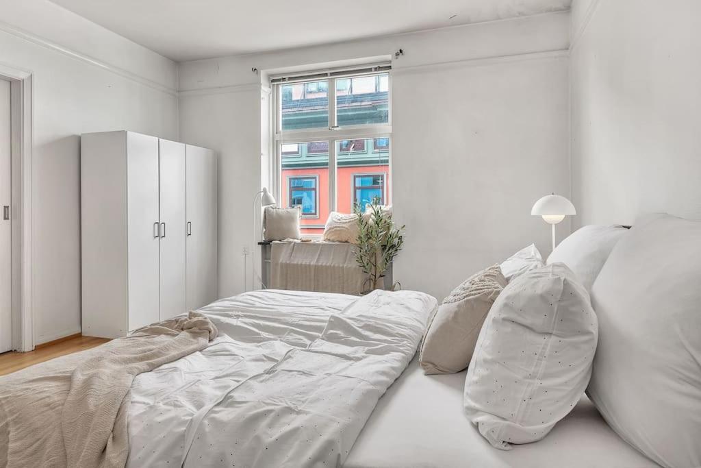 Apartment Expansive Charm: Cozy 150sqm Retreat In *