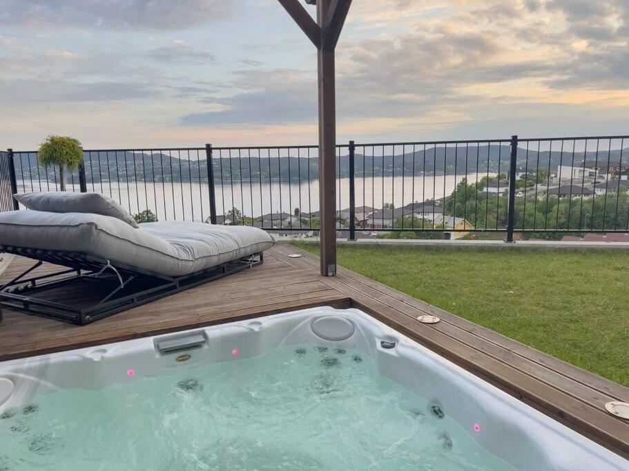 Sjoutsikt, Jacuzzi Og Solfylt Bergen
