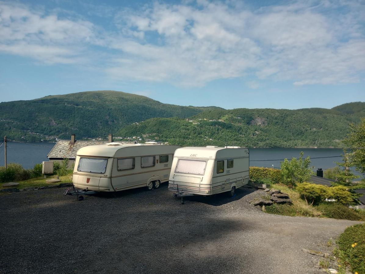 Bo Landlig, Sentralt Utenfor Bergen