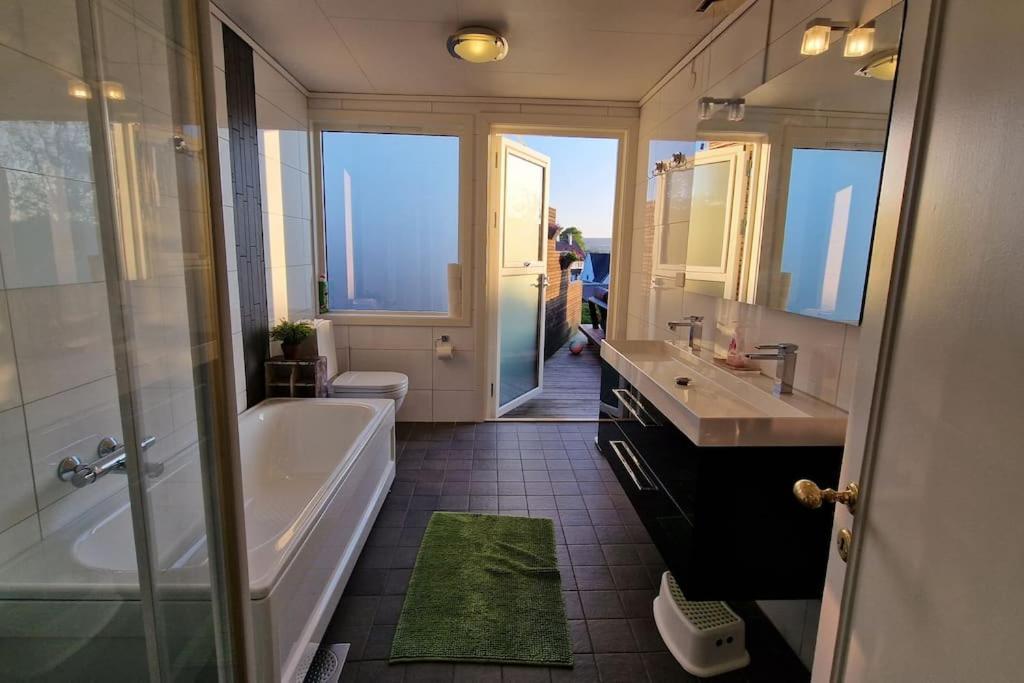 Luxurious At Troldhaugen Villa *