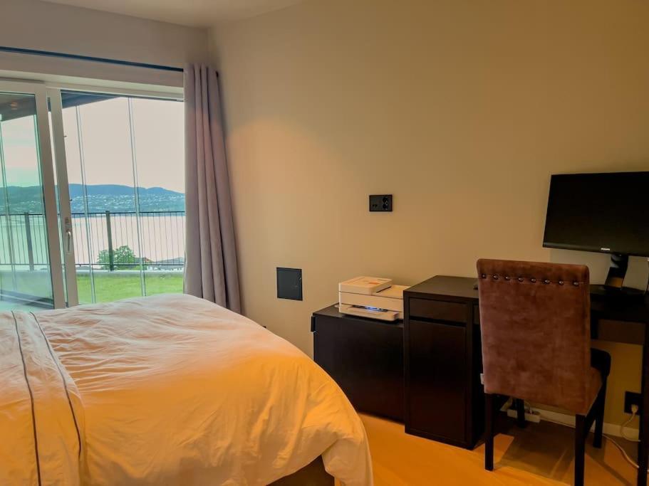 Sjoutsikt, Jacuzzi Og Solfylt Apartamento