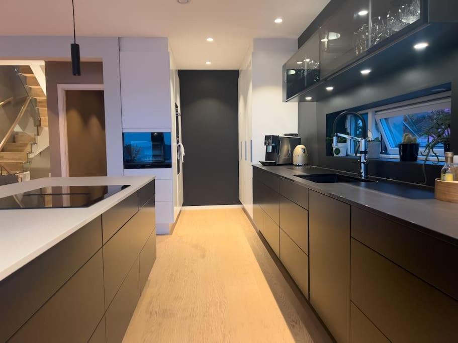 Apartamento Sjoutsikt, Jacuzzi Og Solfylt *