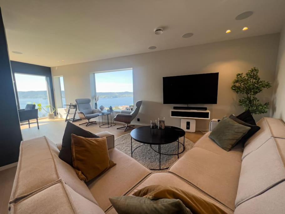 Apartamento Sjoutsikt, Jacuzzi Og Solfylt