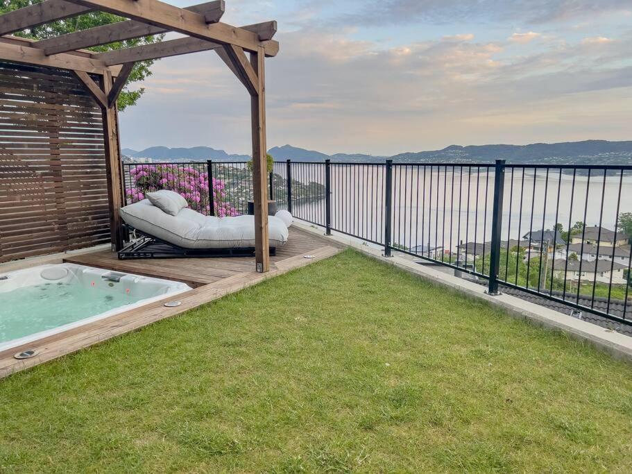 Sjoutsikt, Jacuzzi Og Solfylt Bergen