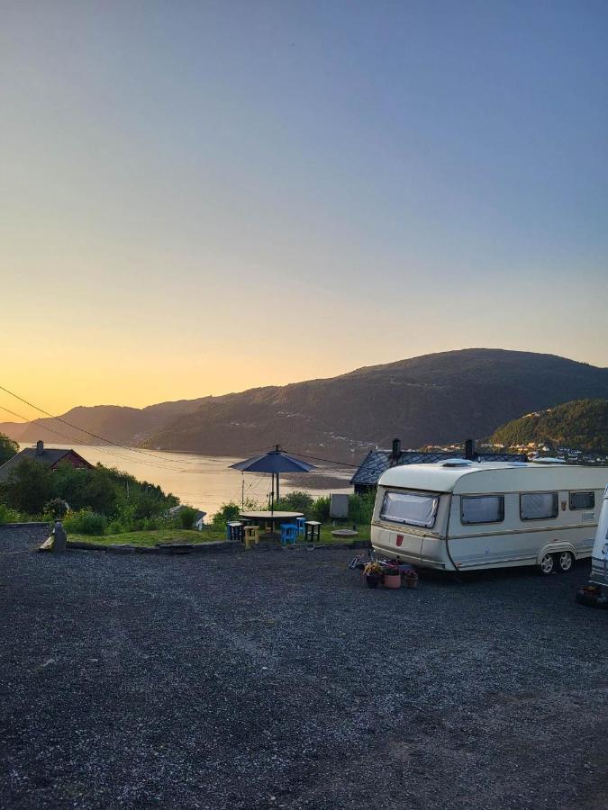 Campsite Landlig, Nydelig Og Fjord Utsikt - Sentralt *