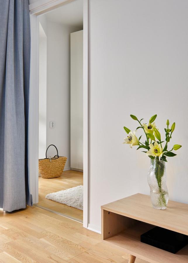 Stylish 2-br Retreat In Heart Of Vibrant Apartment *