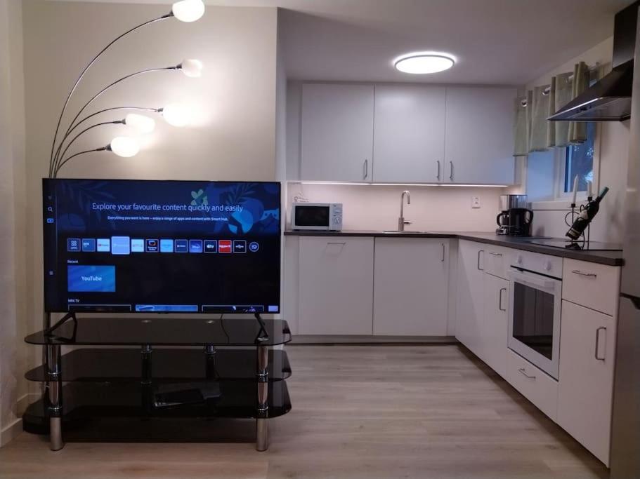 Kjellerleilighet I Fana Til Leie-med Gratis Parkering Og Mange Kollektiv Reisemuligheter Apartment *