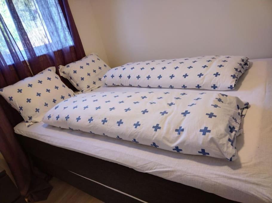 Kjellerleilighet I Fana Til Leie-med Gratis Parkering Og Mange Kollektiv Reisemuligheter * Bergen