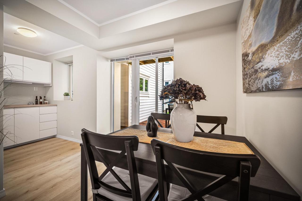 Corner Apartment *