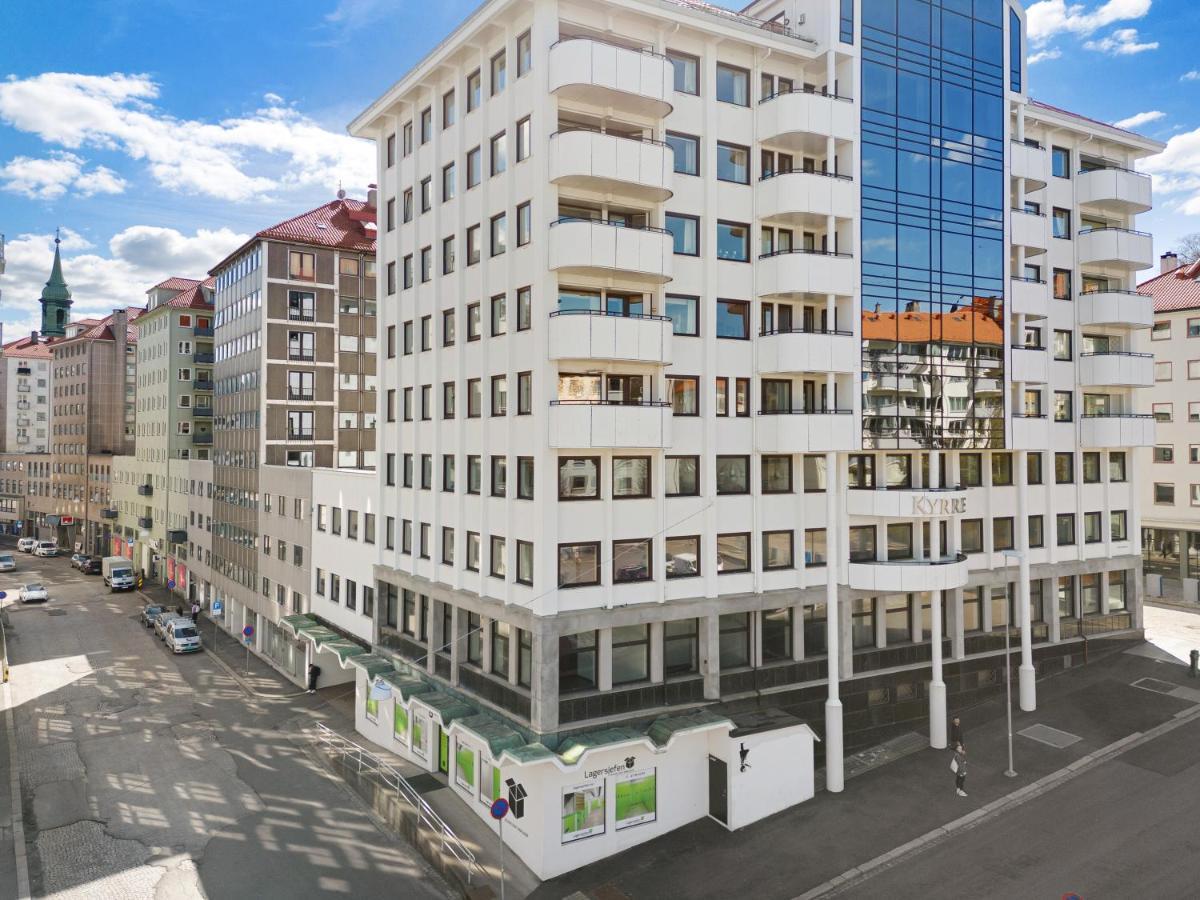 Modern - Work Friendly - Quiet Area Apartment *