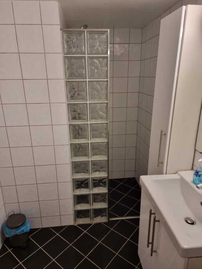 7 Min From The Airport Apartment