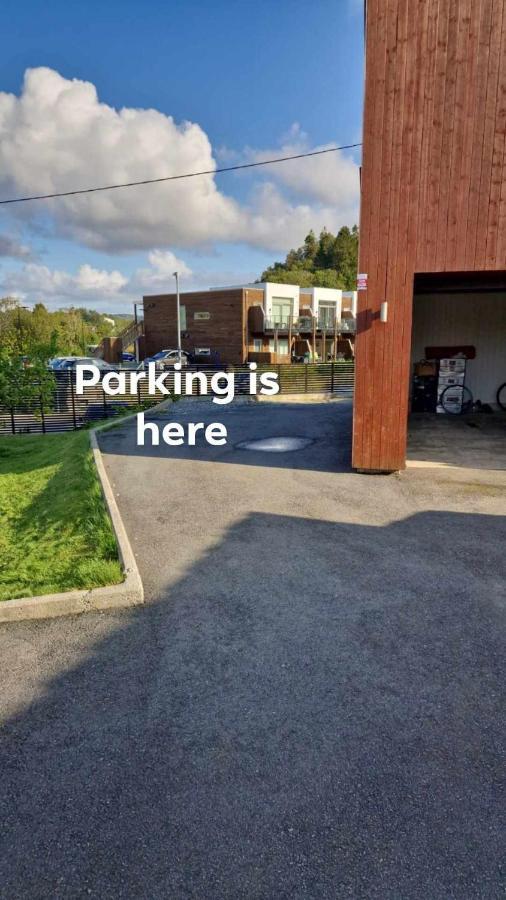 7 Min From The Airport Apartment