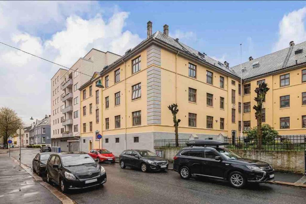 Newly Renovated Centrally Located In Apartment Bergen