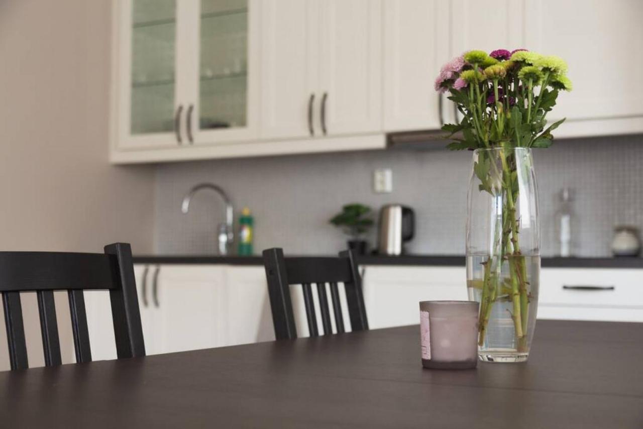 Dinbnb I Family-friendly & Spacious 2-bedroom With Parking *