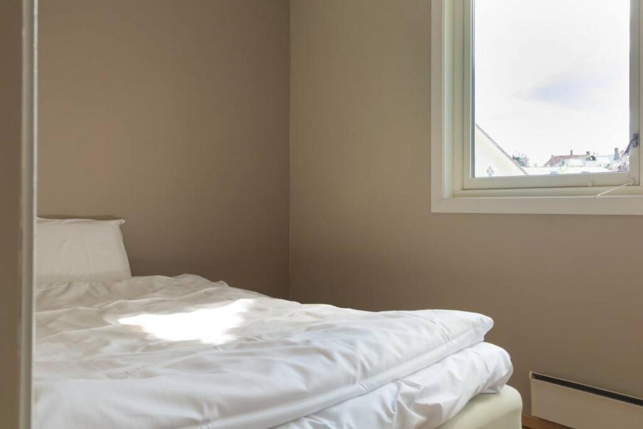 Holiday home Dinbnb I Family-friendly & Spacious 2-bedroom With Parking