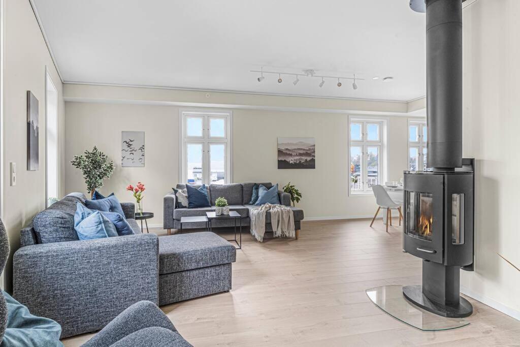 New! Huge Modern Apartment! Fit For Two Families! Apartment Bergen
