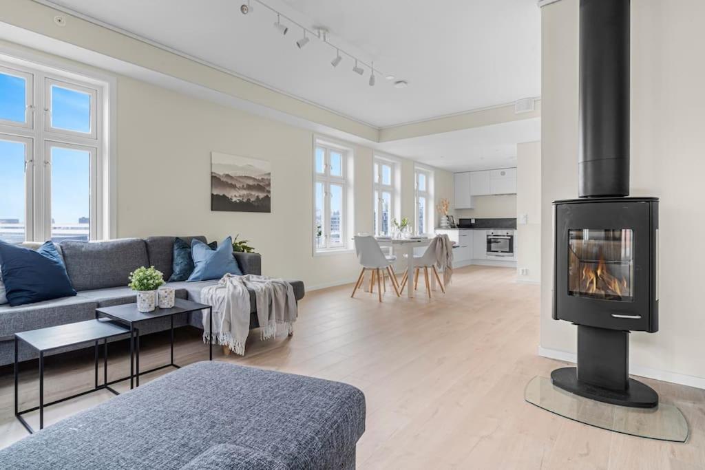 New! Huge Modern Apartment! Fit For Two Families! Apartment Bergen