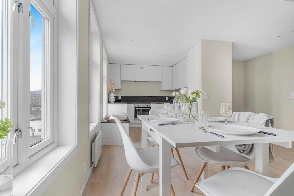 New! Huge Modern Apartment! Fit For Two Families! * Bergen