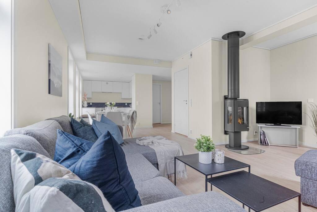 New! Huge Modern Apartment! Fit For Two Families! Apartment Bergen