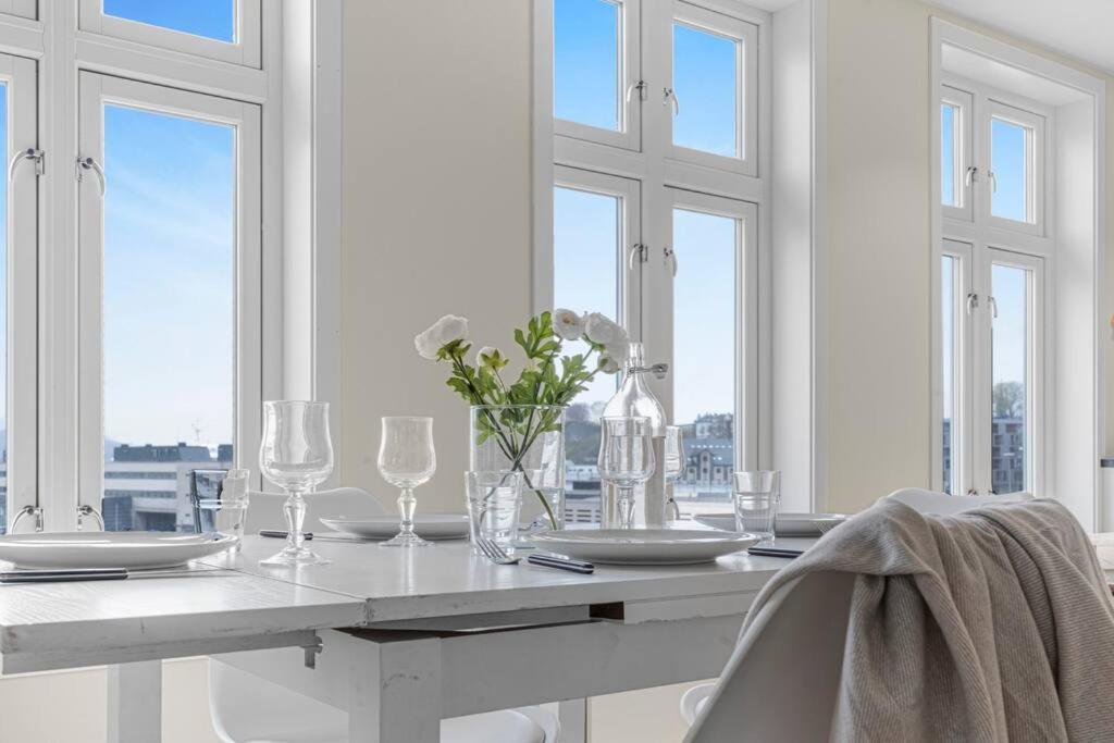 New! Huge Modern Apartment! Fit For Two Families!