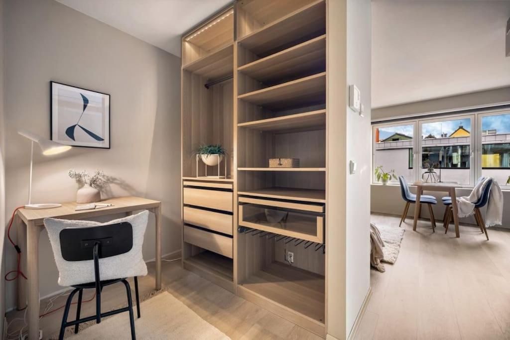 New Couples In The Heart Of Apartment