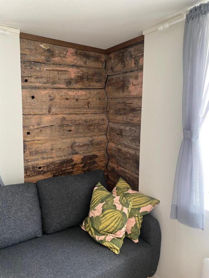 Entire Renovated Apartment From 1780 With Kitchen, Bath, Bedroom, And Living Room In Skuteviken