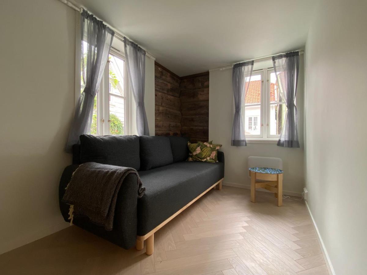 Entire Renovated Apartment From 1780 With Kitchen, Bath, Bedroom, And Living Room In Skuteviken * Bergen