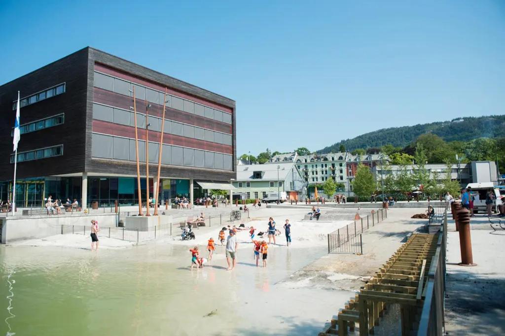 Large Modern In Center! * Bergen