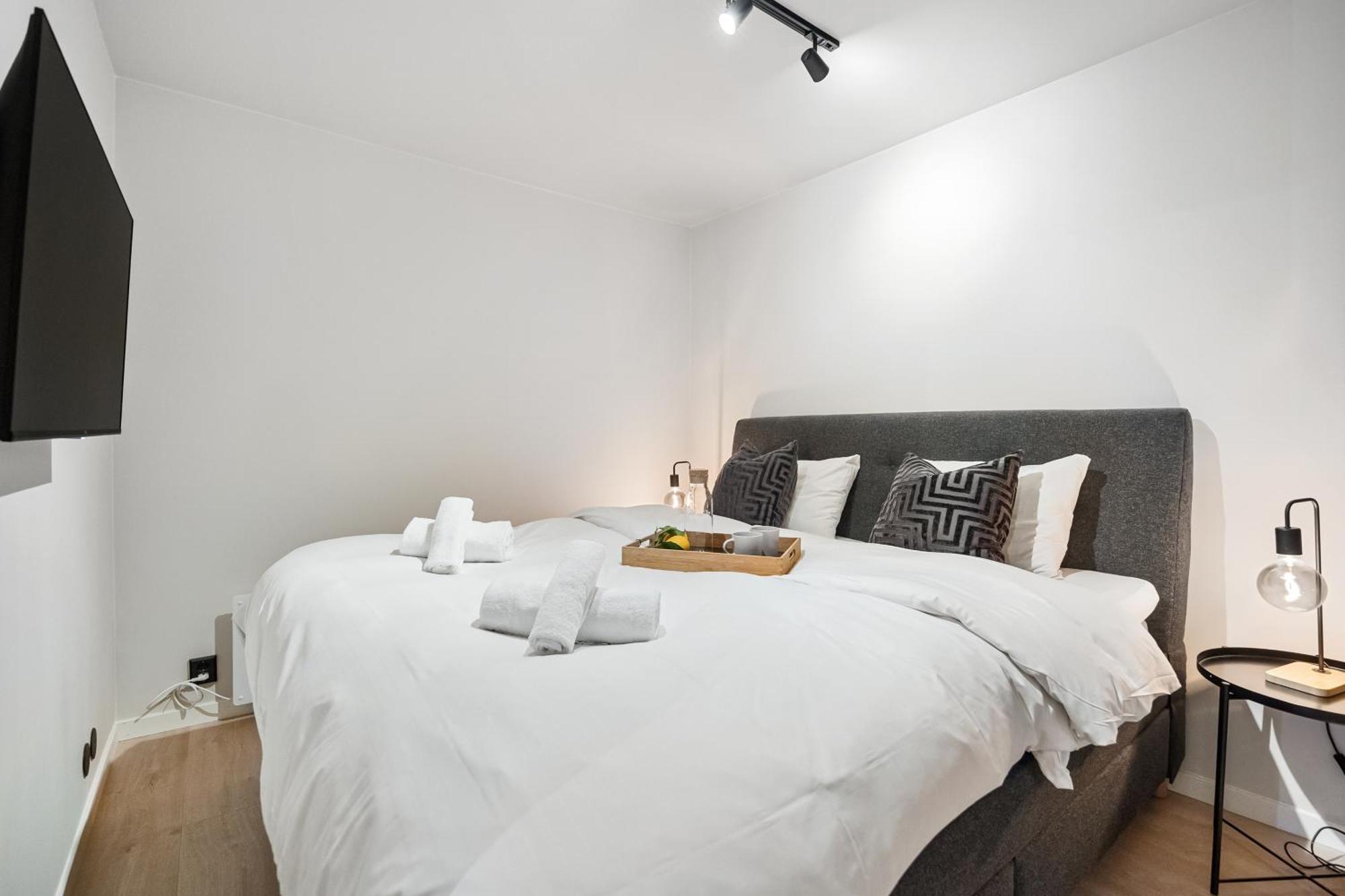 King Bed - Behind Bryggen - Renovated Des 23 Bergen