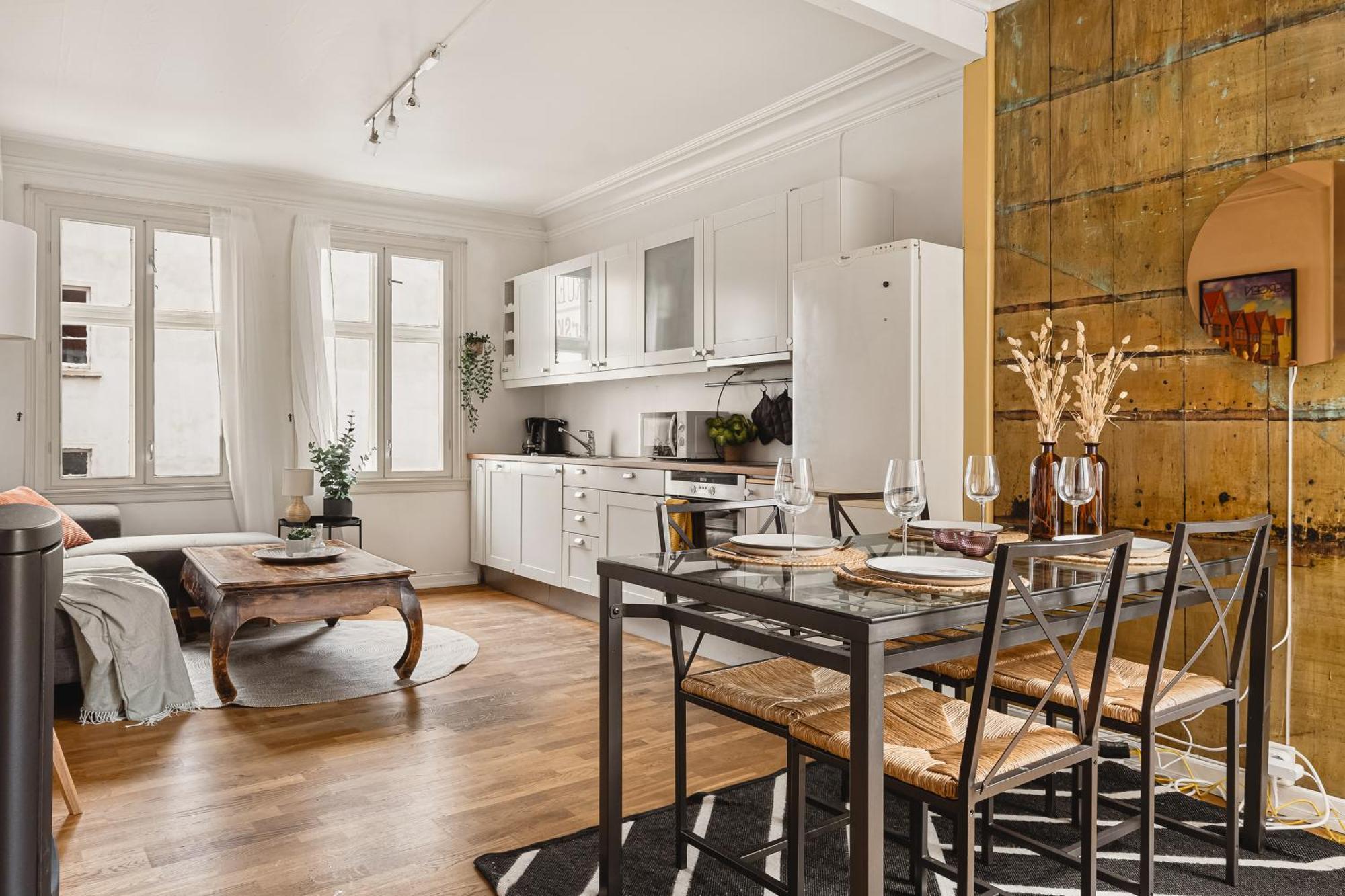Spacious! 2024 Renovated! 4 Bedrooms! Bergen