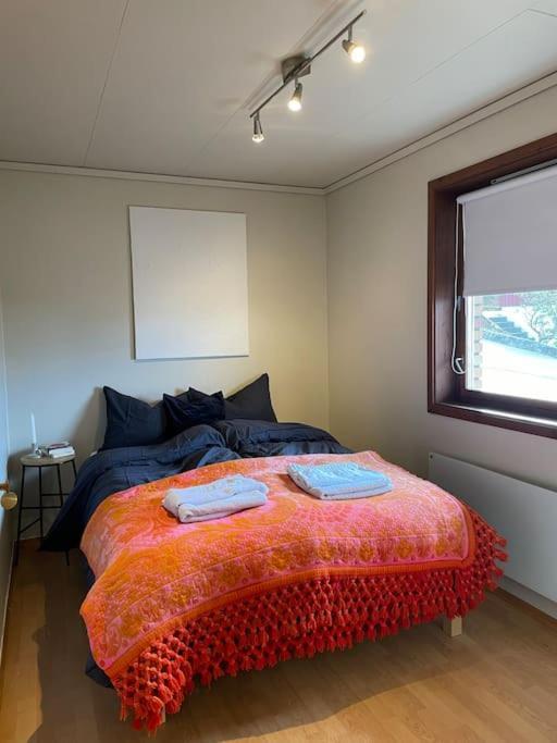 Spacious With View - 5br - Free Parking - Great Wi-fi Villa *