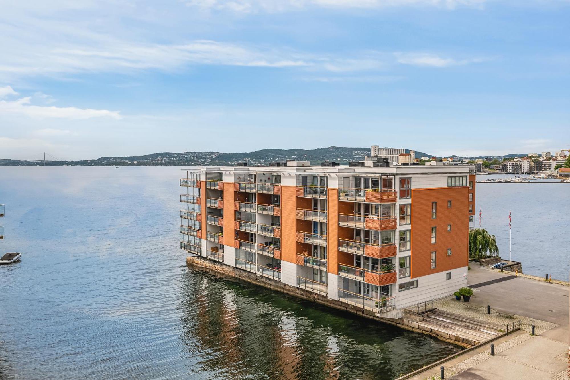Dinbnb I On Island I Terrace And Grill I Free Parking