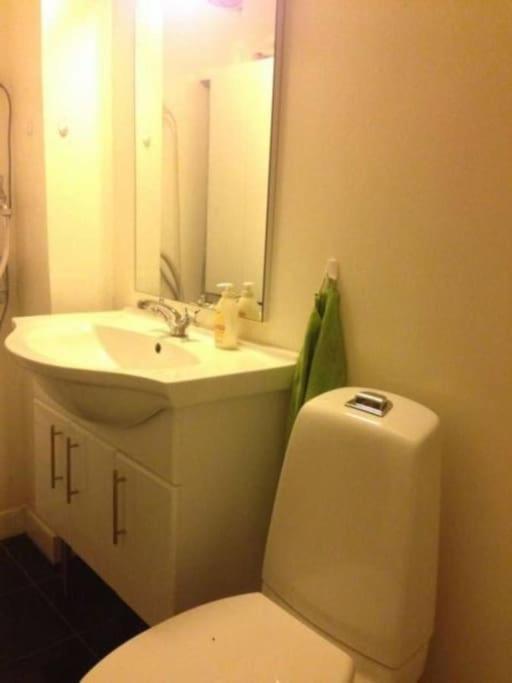 A Double - Not A Complete - Perfect Location For Exploring The City By Walking Homestay