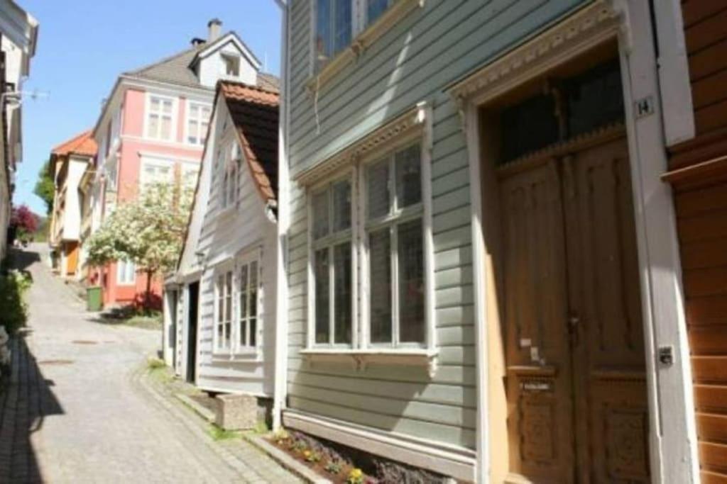 A Double - Not A Complete - Perfect Location For Exploring The City By Walking