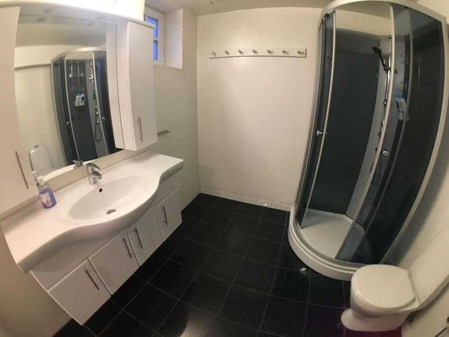 3 Bedroom - Perfect Location - Harbour-train-bus-citycenter Appartement *