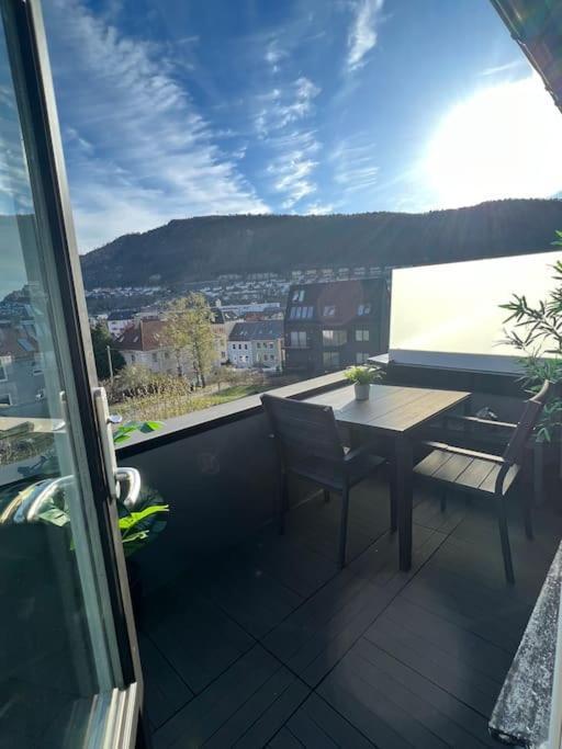 Newly Upgraded Apt: Two Balconies, Sun-drenched!