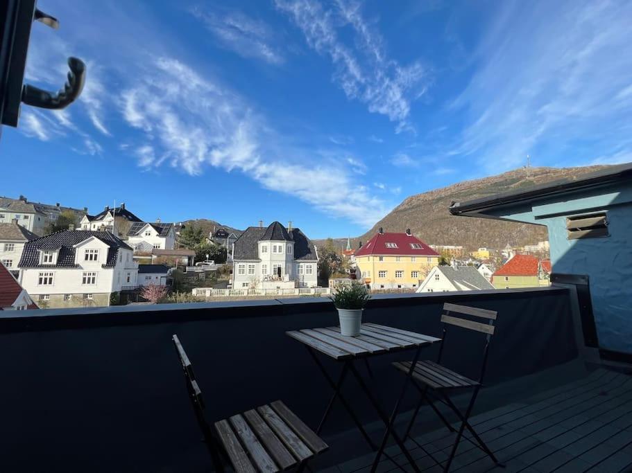 Newly Upgraded Apt: Two Balconies, Sun-drenched! Apartment Bergen