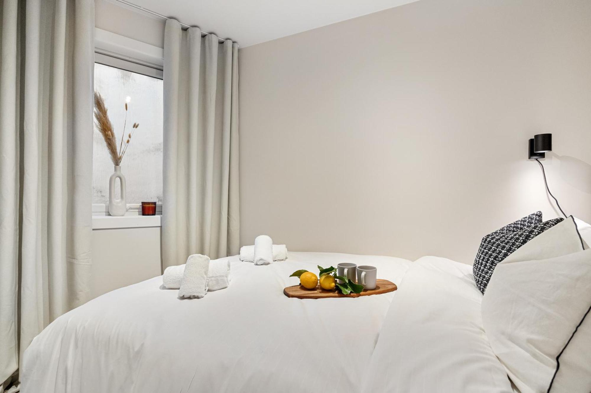 Apartment King Bed - Renovated 2024 - 2br Behind Bryggen Bergen