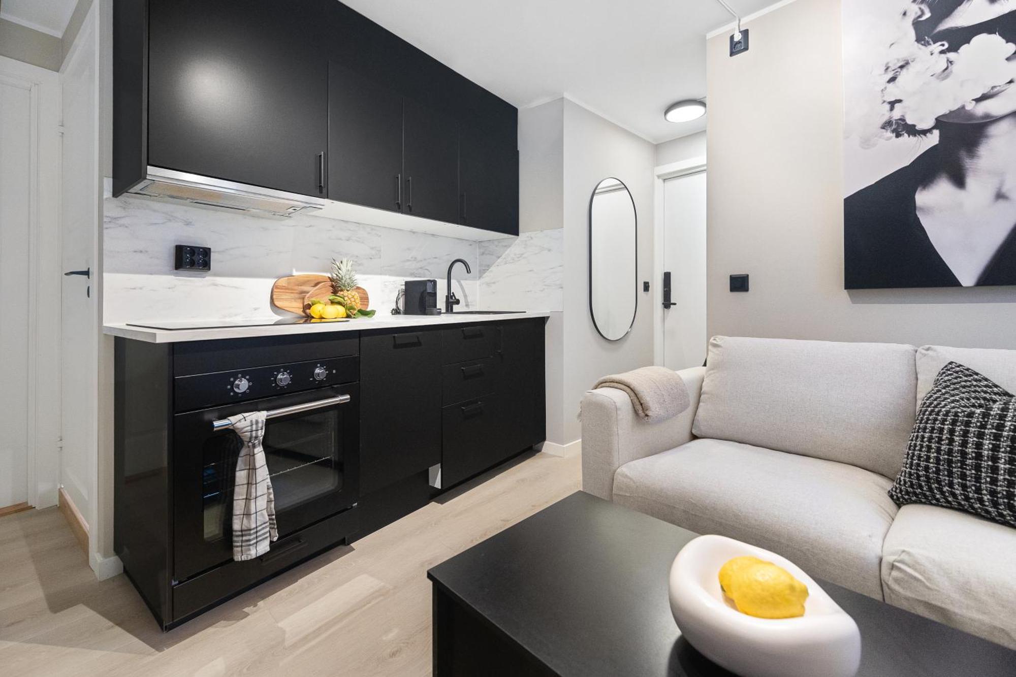 King Bed - Renovated 2024 - 2br Behind Bryggen Apartment Bergen