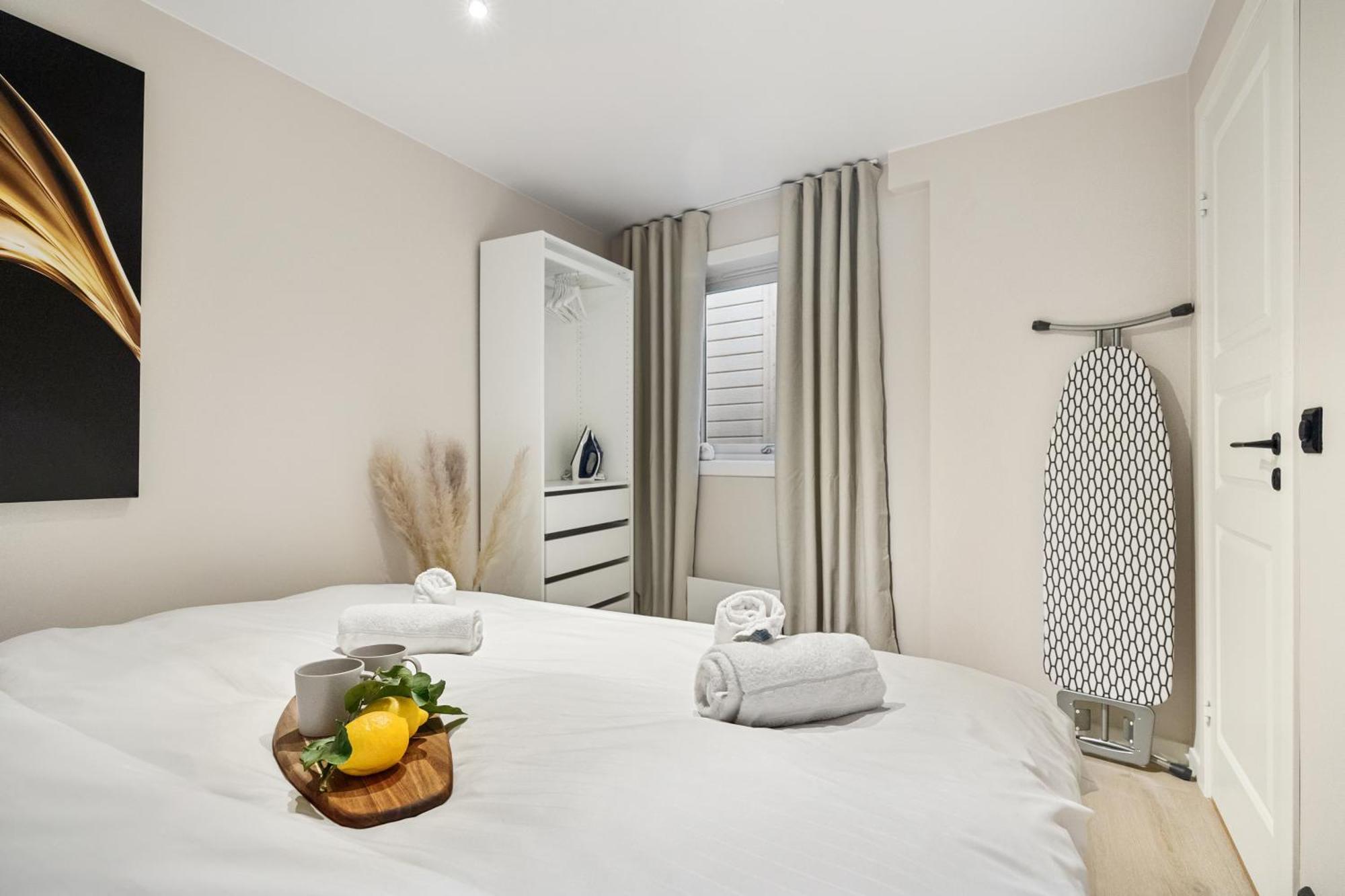 King Bed - Renovated 2024 - 2br Behind Bryggen Bergen
