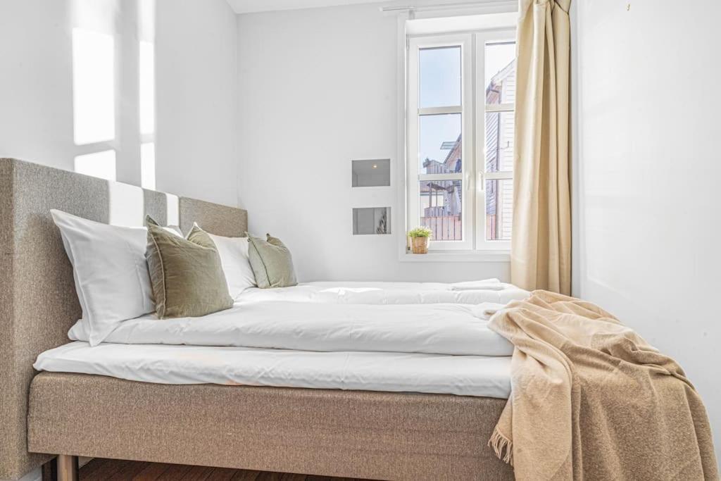 Apartment Ocean-view Haven: Take A Swim From Your Window!