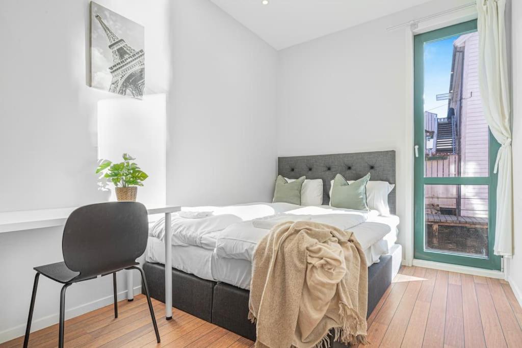 Apartment Ocean-view Haven: Take A Swim From Your Window! Bergen
