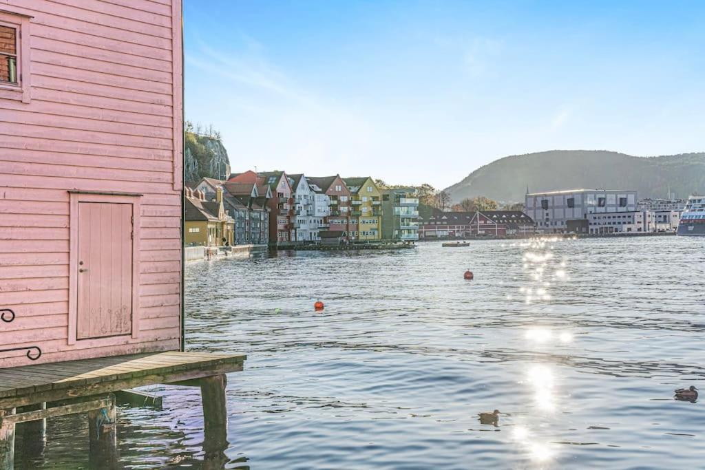 Seaside Apt. Catch Crabs From Your Bedroom Window! Bergen