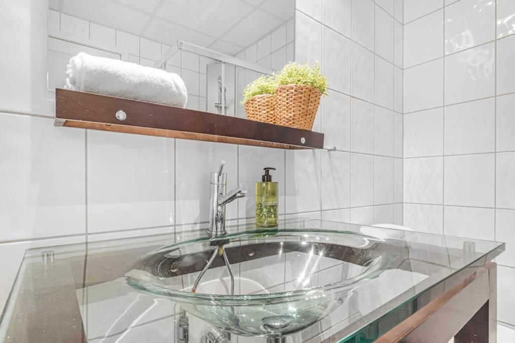 Seaside Apt. Catch Crabs From Your Bedroom Window! Apartment Bergen