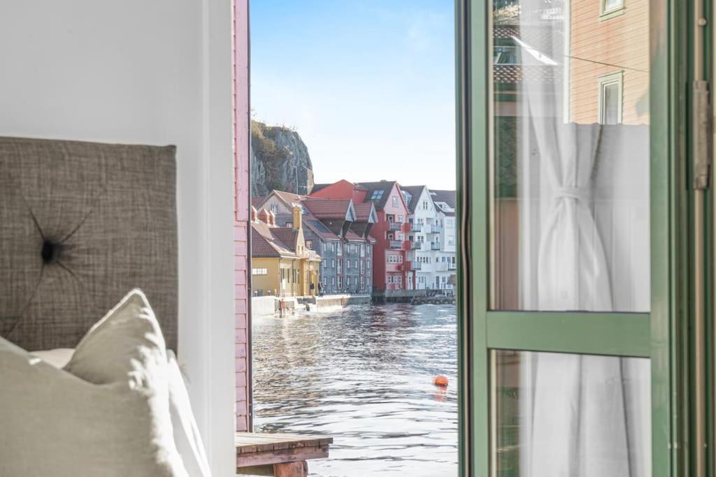 Apartment Seaside Apt. Catch Crabs From Your Bedroom Window! Bergen