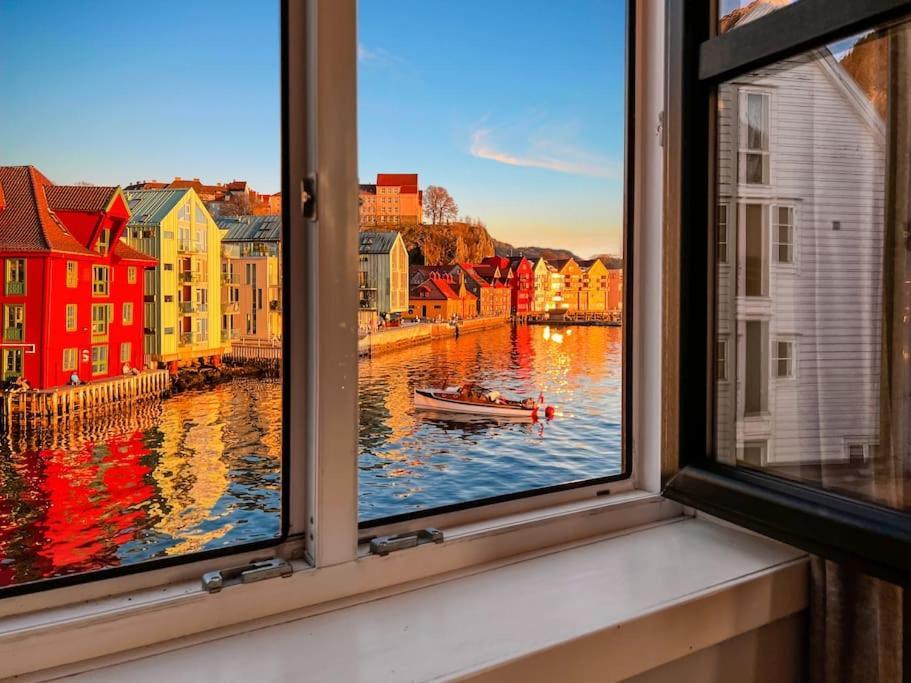 Seafront Apt. With Elevator And French Balcony *