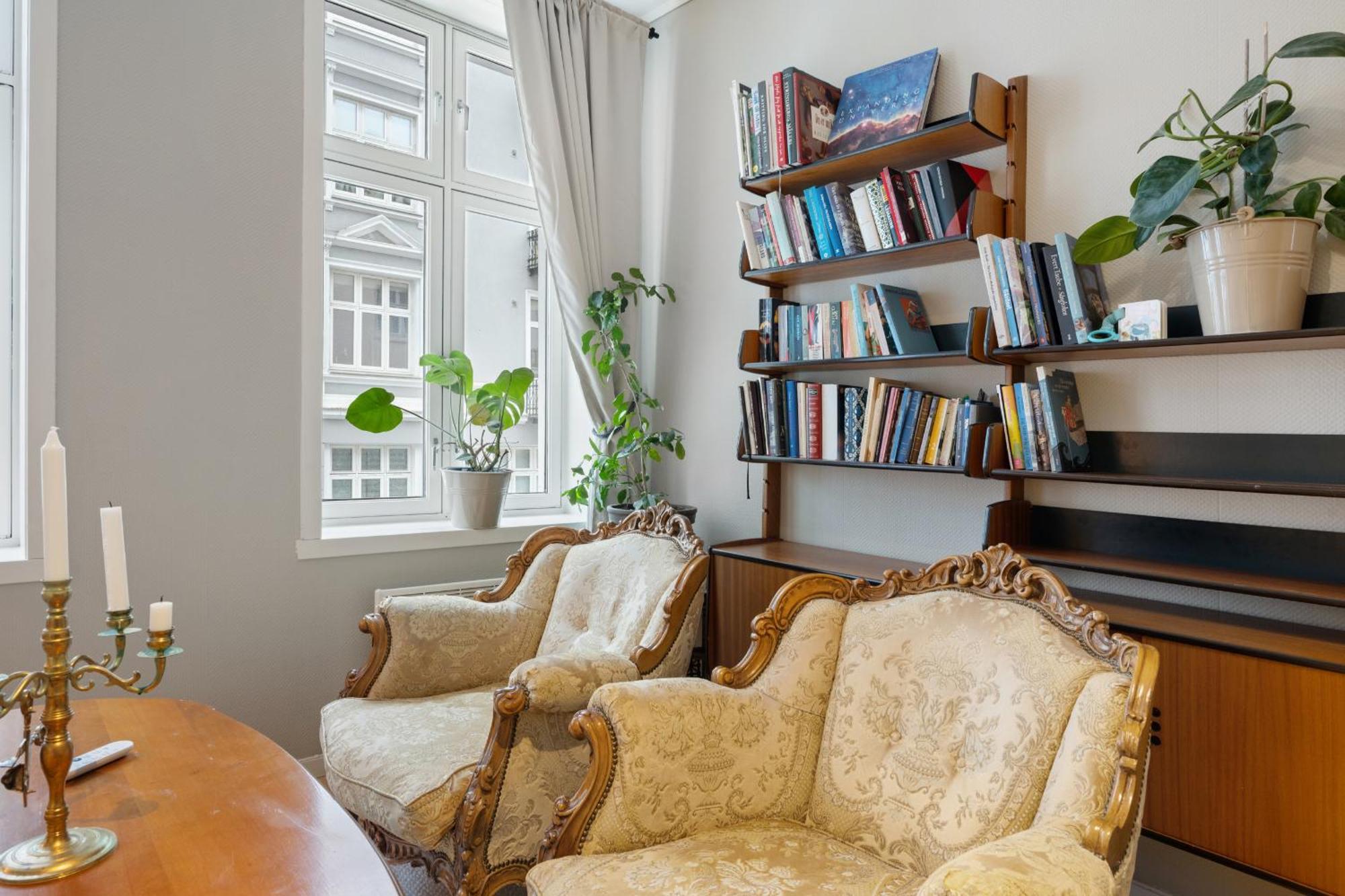 Apartment Spacious & Cozy Hideaway With Central Location
